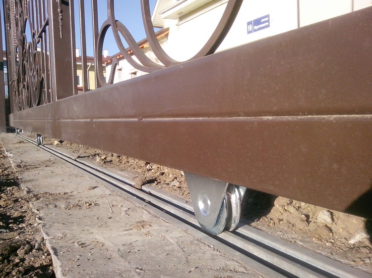 установка  откатных ворот в Волжском и Волгограде  