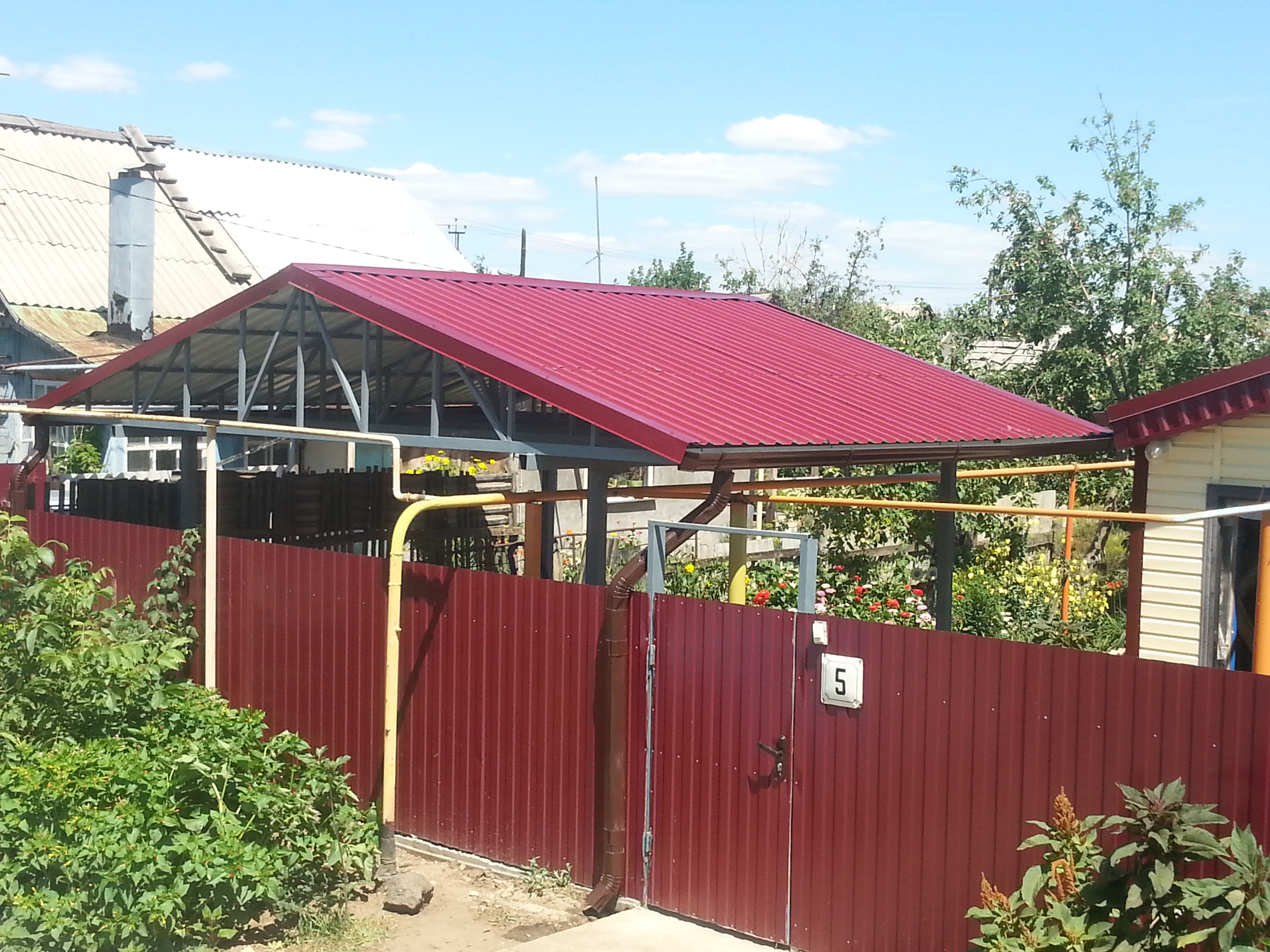 монтаж навеса из профнастила под заказ в Волгограде и в Волжском 