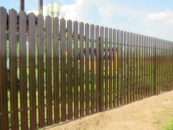 установка забора из евроштакетника в Волжском и Волгограде